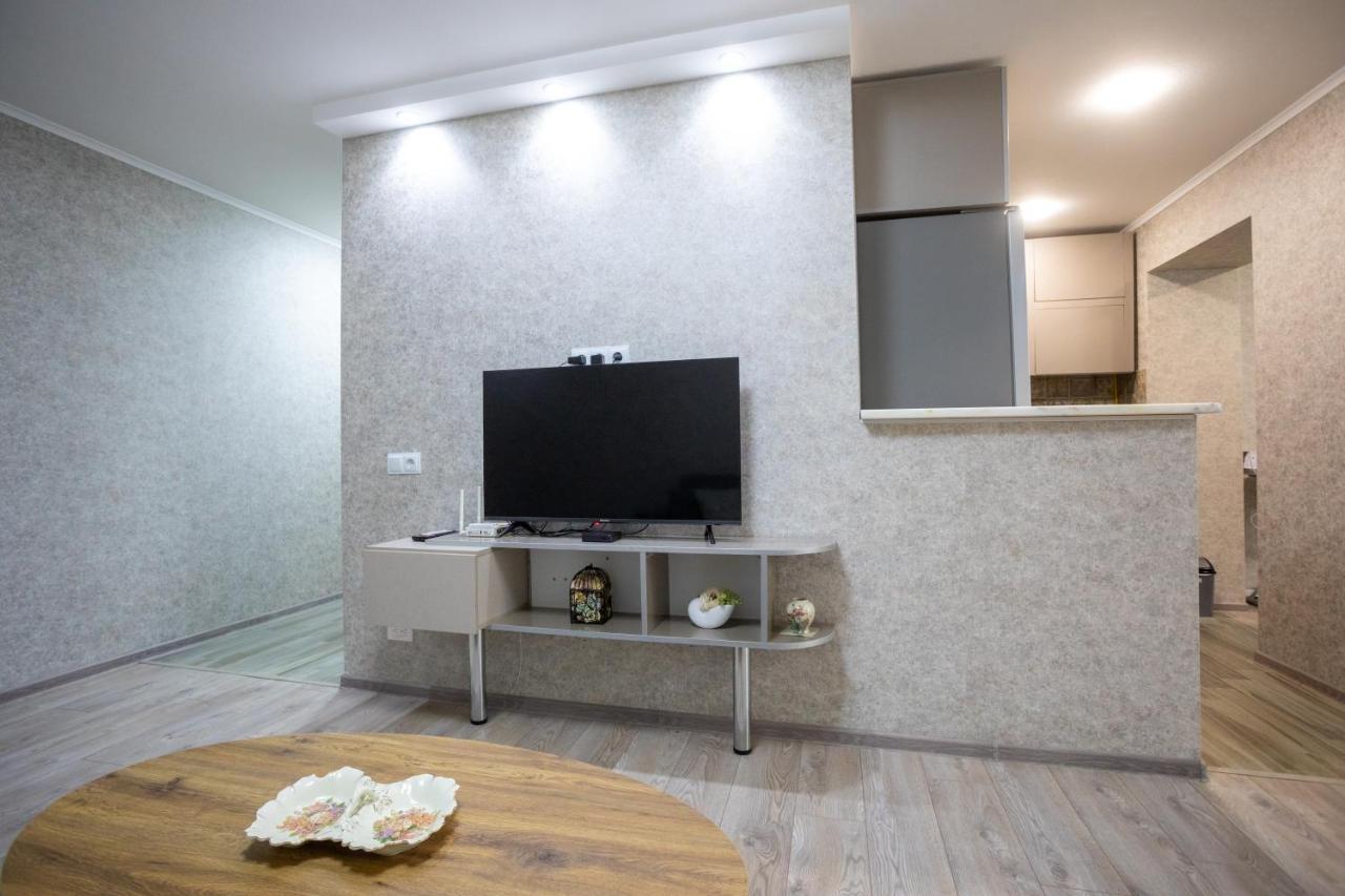 Ninia'S Apartment Kutaisi Bagian luar foto